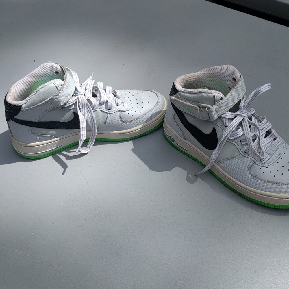 Nikes - Picture 4 of 7